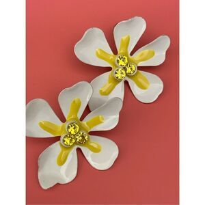 Yellow White Flower Metal Earrings #hawaii #spring #sumer